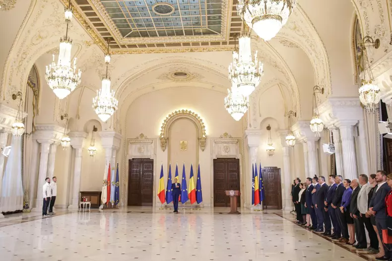 Ceremonia de decorare a lui David Popovici și a antrenorului său, Adrian Rădulescu, la Palatul Cotroceni. Foto: Inquam Photos / Octav Ganea