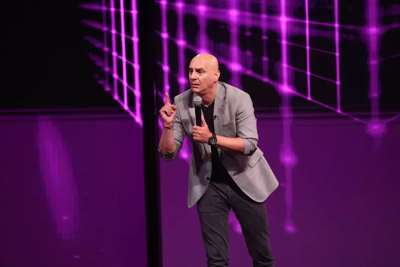 stand-up-revolutiondan-tutu