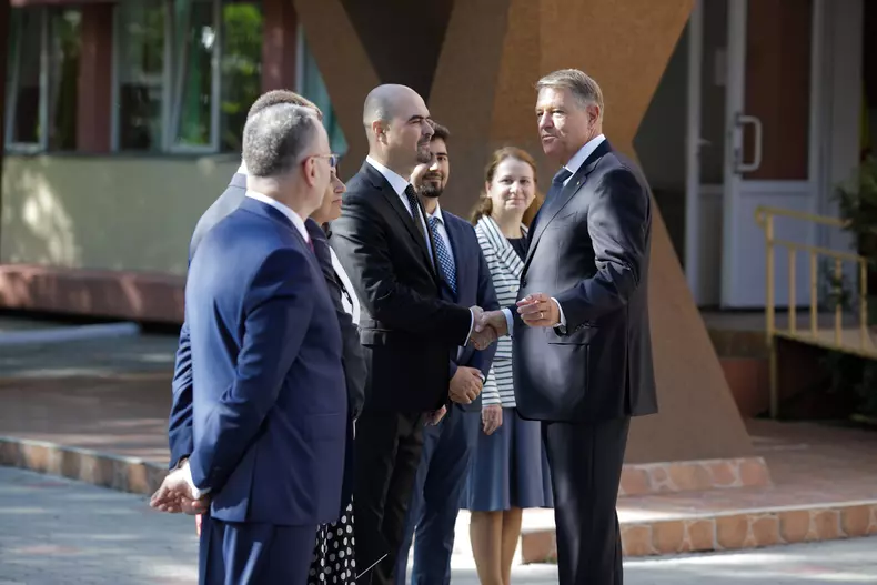 klaus-iohannis-sorin-cimpeanu-deschidere-an-scolar-liceu-moisil-10