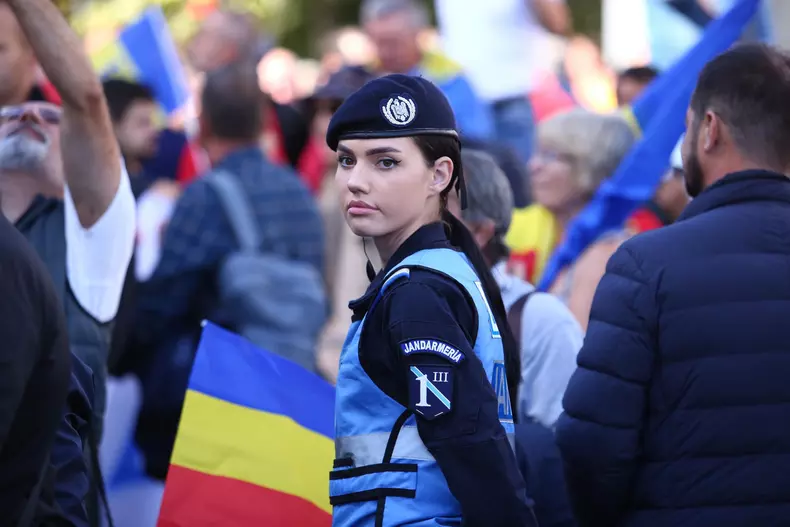 Protest AUR în Piața Universității foto: Dumitru Angelescu