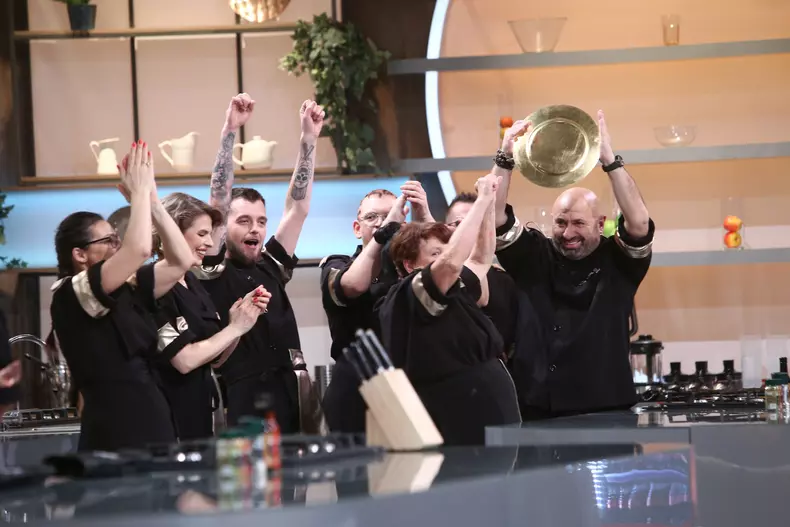 echipa-lui-scarlatescu-castigatoare