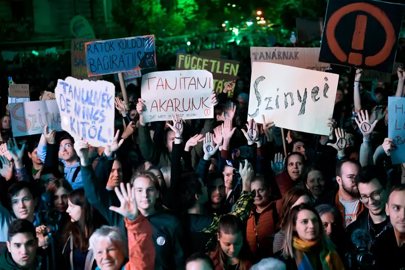 Demonstrators support striking teachers in Hungary