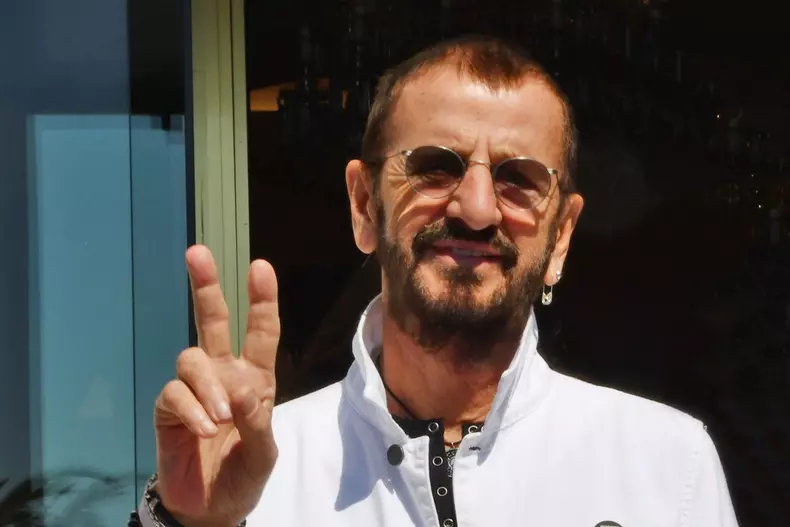 Exclusif - Ringo Starr, l'ancien batteur des Beatles, accompagné de sa femme Barbara Bach à la sortie de l'hôtel Negresco a célébré son 78 ème anniversaire au Hard Rock Cafe à Nice