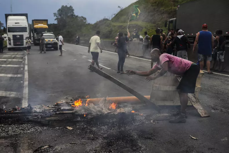 Bolsonaro supporters block highways after defeat