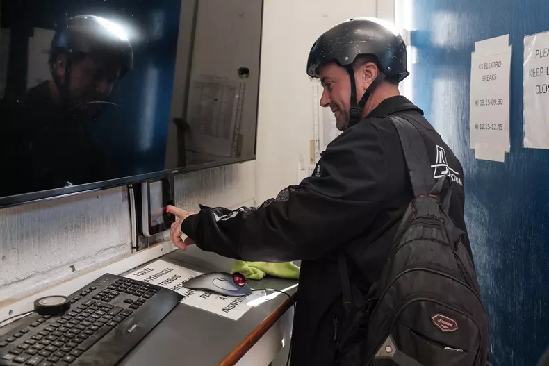 112022-08-11-17-01-04