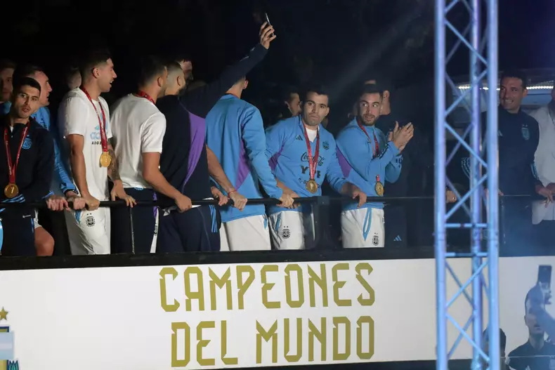 World Cup winner Argentina returns to Buenos Aires