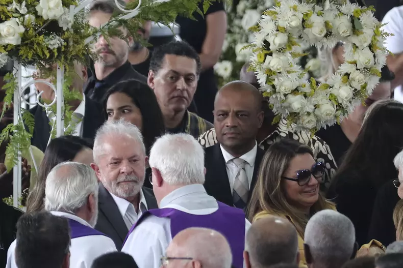 People pay their final respects to late soccer legend Pele