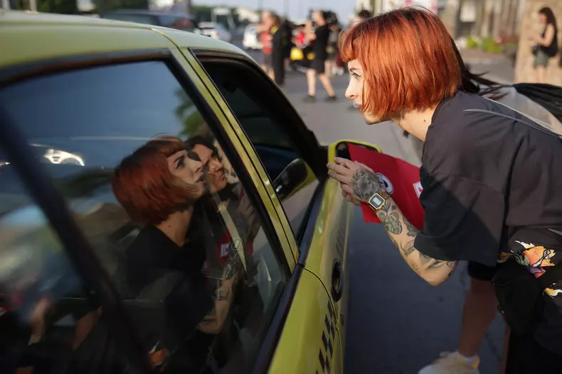 america-expressbie-adam-si-mama-ei