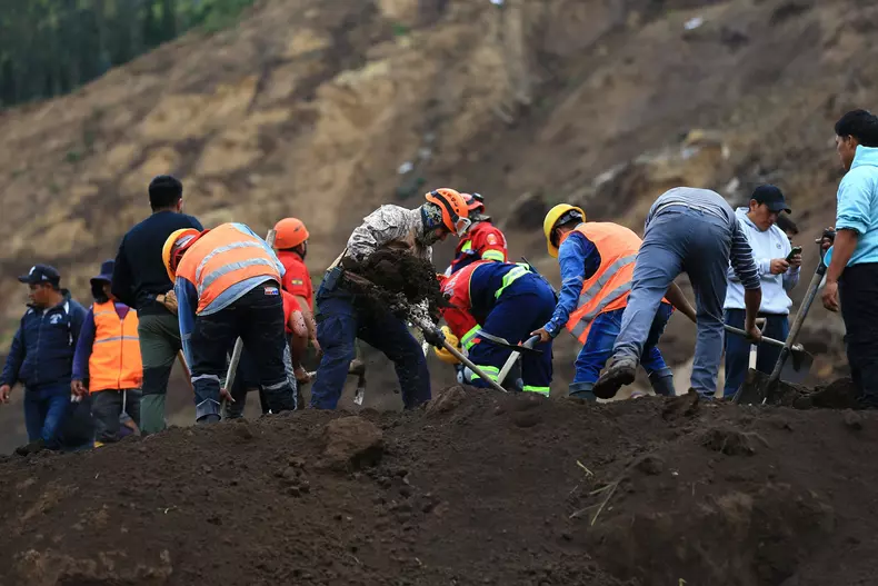 Search and rescue operation after a landslide in Alausi