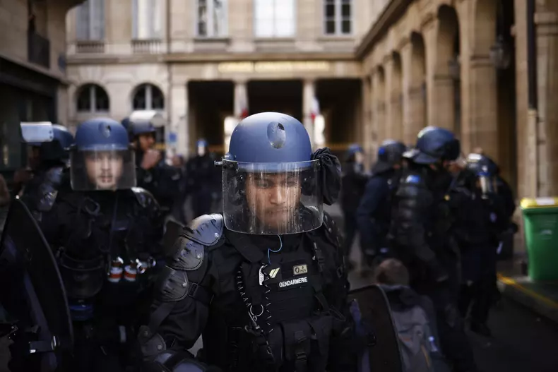 Thousands take to the streets of Paris for pension reform protest