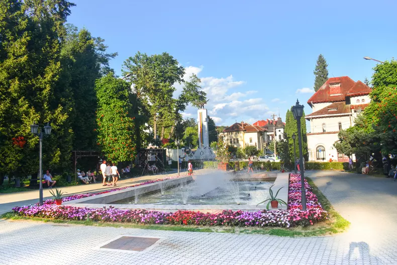 Beautiful,Park,Pinard,At,Noon,In,Balneary,Resort,Baile,Govora