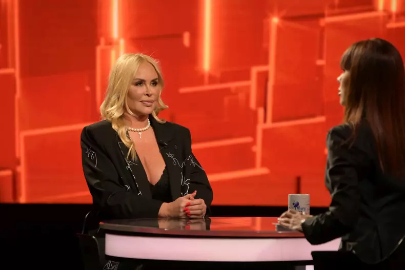 vica-blochina40-de-intrebari-cu-denise-rifai