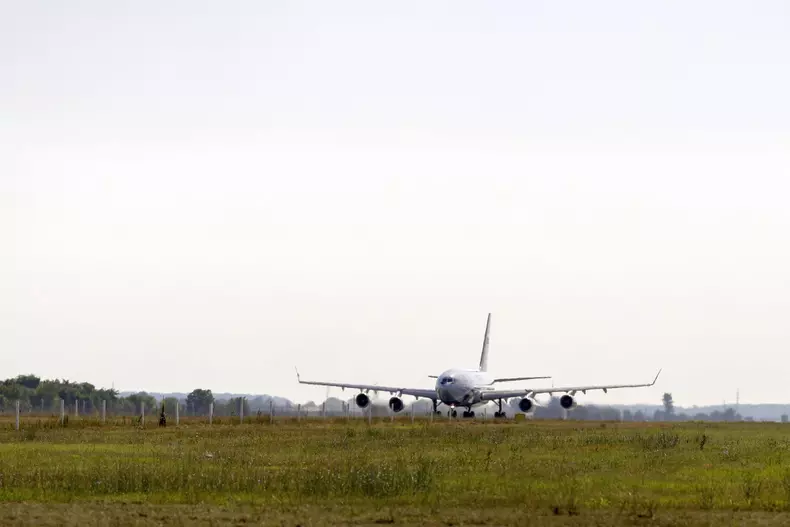 1-rusia-avion-ilyushin-il-96-bucuresti-transport-diplomati-refuzati-mae-4
