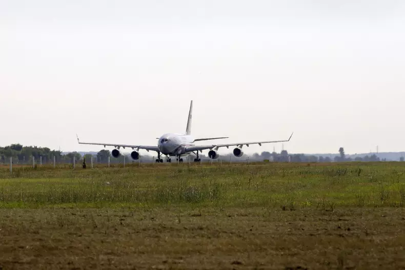 2-rusia-avion-ilyushin-il-96-bucuresti-transport-diplomati-refuzati-mae-5
