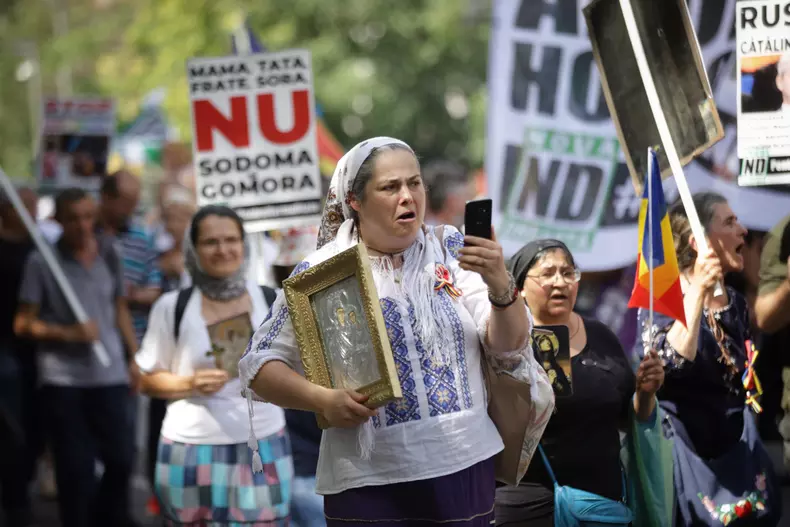 363954478_214385344928778_1925240276888719303_n