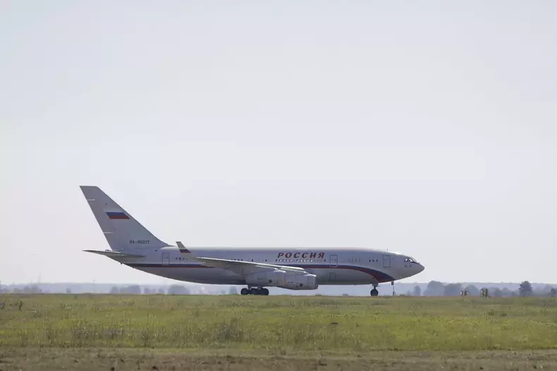 rusia-avion-ilyushin-il-96-bucuresti-transport-diplomati-refuzati-mae-1