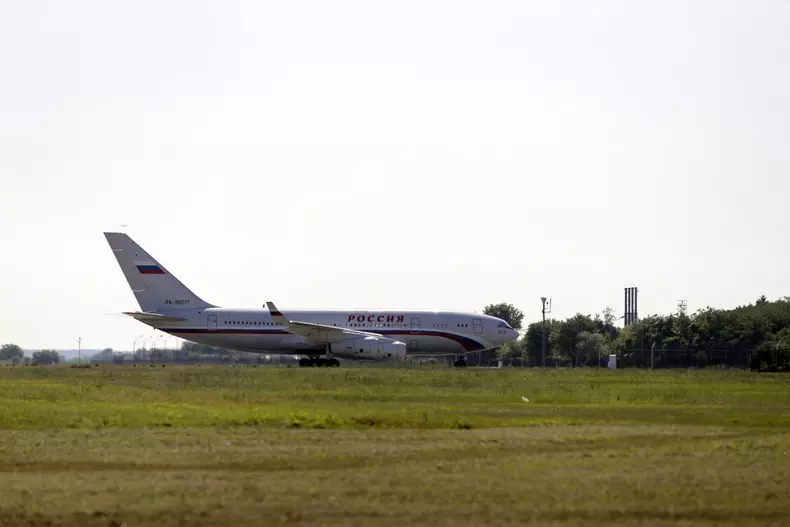 rusia-avion-ilyushin-il-96-bucuresti-transport-diplomati-refuzati-mae-3-1