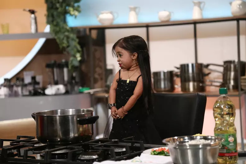 cea-mai-mica-femeie-din-lume3