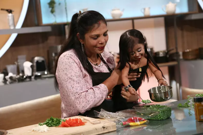 cea-mai-mica-femeie-din-lume4