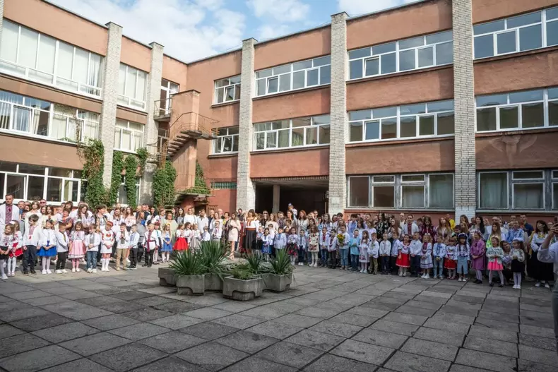 noul-an-scolar-ucraina-3
