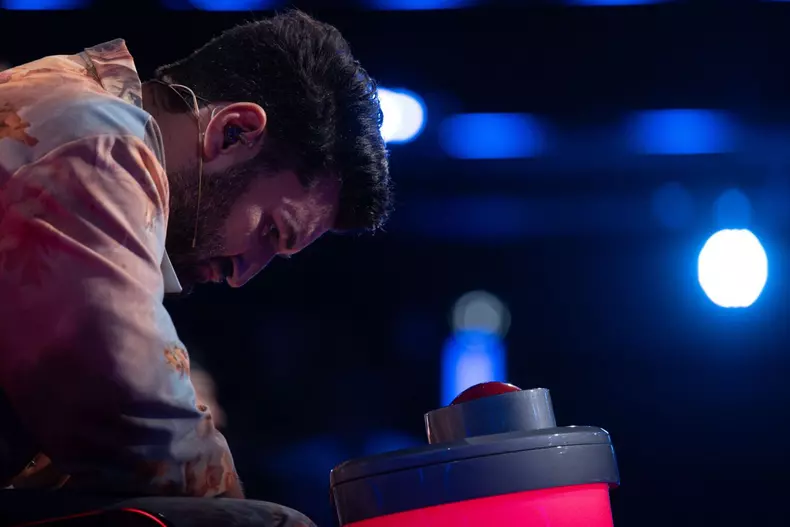 vocea-romaniei-22-septembrie-2023-imba-tanara-cantareata-din-ucraina-a-intors-toate-cele-patru-scaune1