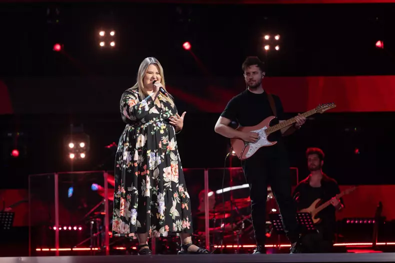 vocea-romaniei-22-septembrie-2023-imba-tanara-cantareata-din-ucraina-a-intors-toate-cele-patru-scaune2