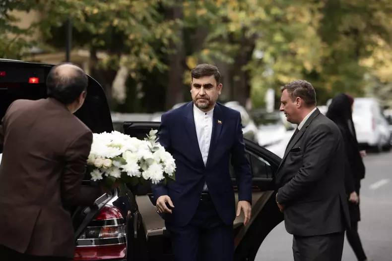 3938646118350958849651043180503378988302130n