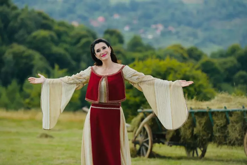 iuliana-tudor-cu-ce-se-ocupa-7