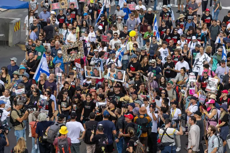 Israelis march from Tel Aviv to Jerusalem in demand of prisoner exchange