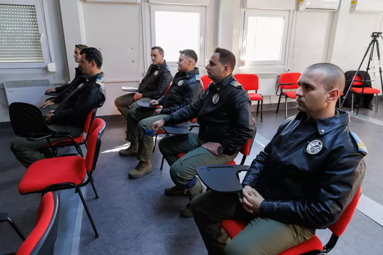 studentii-f16-in-sala-de-clasa