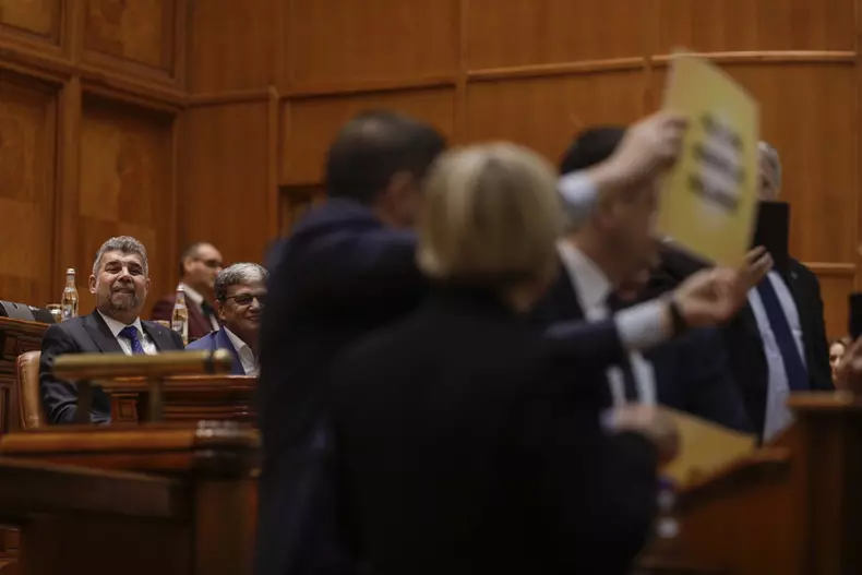 Sedinta plenului reunit al Camerei Deputatilor si Senatului pentru dezbaterea bugetului Romaniei pe anul 2023, in Bucuresti, 19 decembrie 2023. Foto: Inquam Photos / Octav Ganea