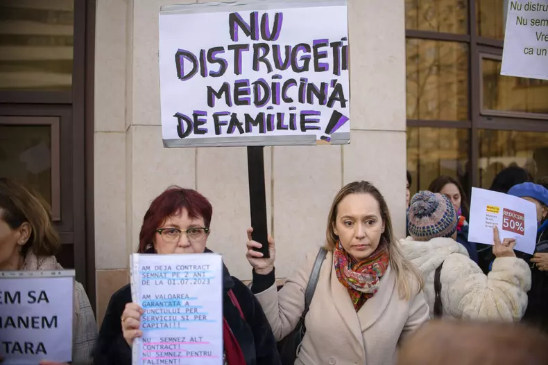 BUCURESTI - CNAS - PROTEST - MEDICI DE FAMILIE SI DIN AMBULATORI