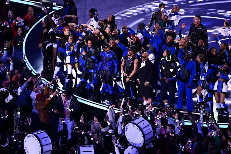 usher-super-bowl-2