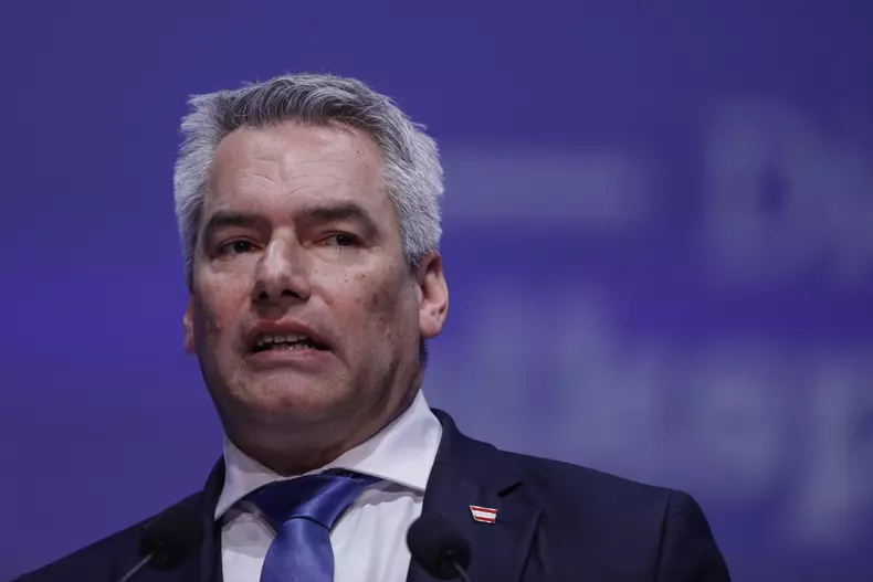 instantfinalppeursula02inquamphotosoctavganea