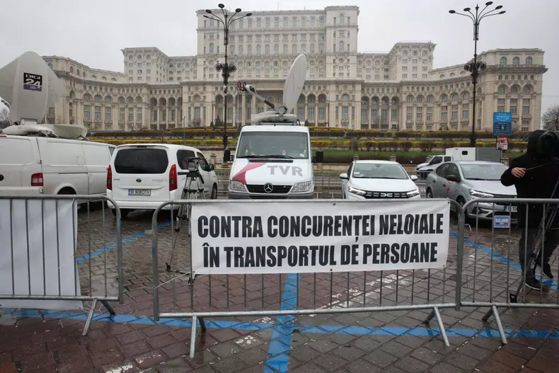 proteste-taxiuri-piata-constitutiei-1