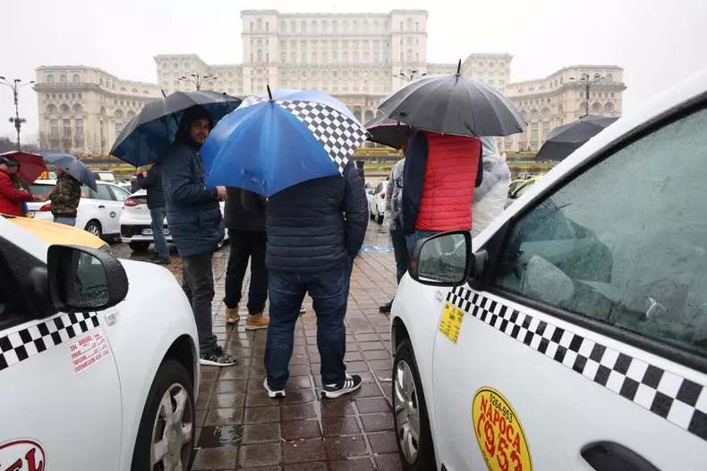 proteste-taxiuri-piata-constitutiei-7