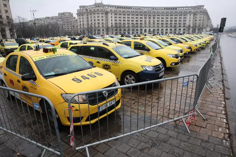proteste-taxiuri-piata-constitutiei-8