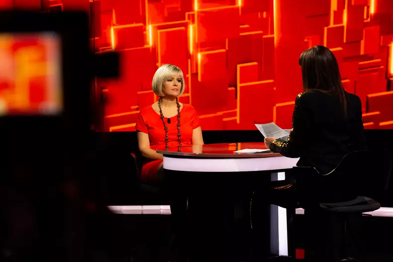 Sanda Ladosi la 40 de intrebari cu Denise Rifai_Kanal D (2)