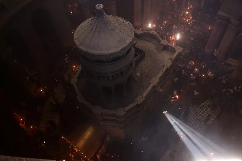 Credincioșii se adună la Biserica Sfântului Mormânt din Ierusalim pentru Paștele Ortodox, 4 mai 2024 / Profimedia