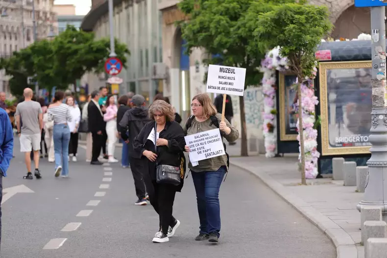 protest-angajati-muzee-noaptea-muzeelor-2024-foto-dumitru-angelescu-2