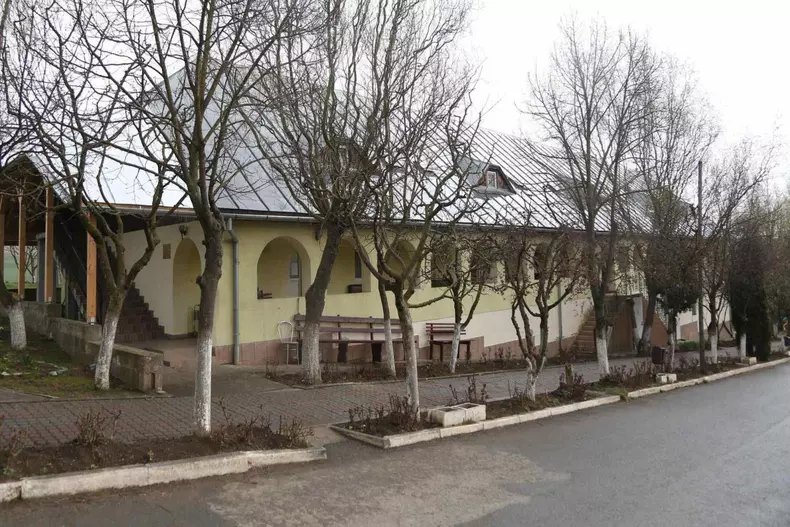 dumbrava-sursa-de-iubire-si-energie-pentru-sute-de-copii-si-varstnici-259310
