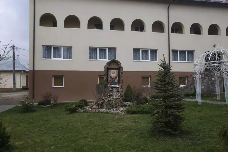 dumbrava-sursa-de-iubire-si-energie-pentru-sute-de-copii-si-varstnici-259323