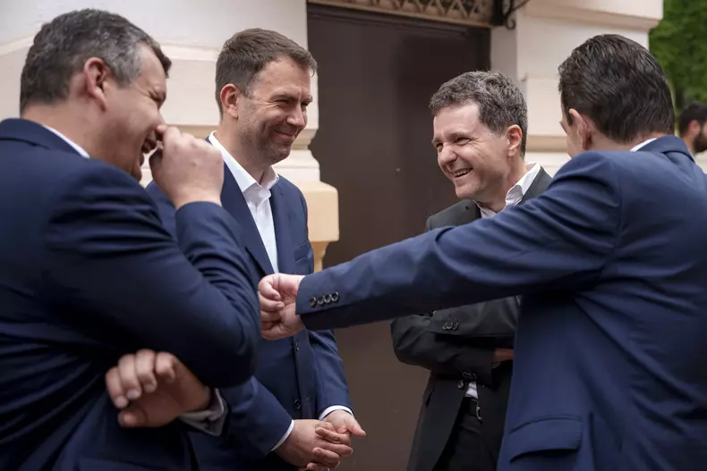 BUCURESTI - ALEGERI LOCALE 2024 - DEPUNERE CANDIDATURI - NICUSOR