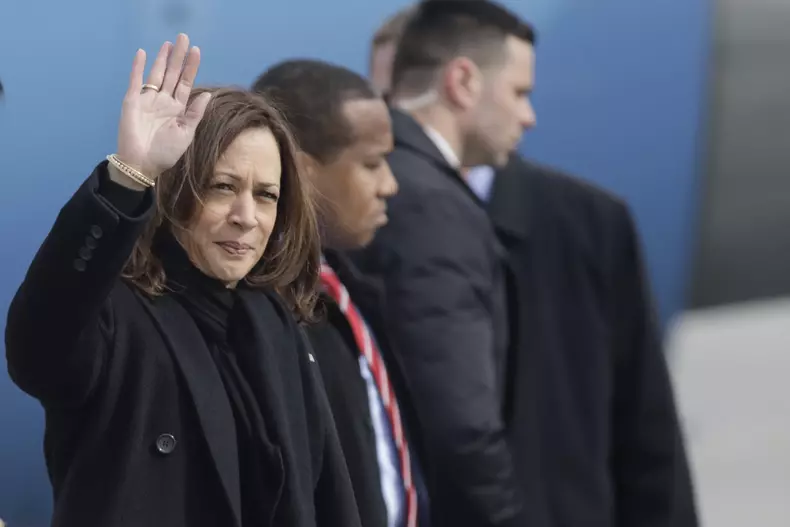 ilustrid191404inquamphotosgeorgecalin