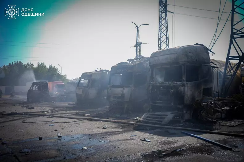 Camioane distruse în Odesa Foto Profimedia