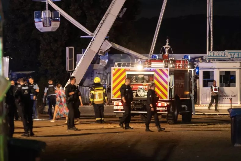 Am Abend des 17. August brach am Riesenrad auf dem Highfield Festival am Störmthaler See bei Leipzig ein Feuer aus. Über
