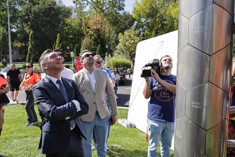 monumentul dedicat Generatiei de Aur 1 FOTO Vlad Chirea