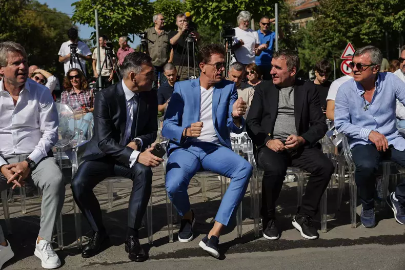 monumentul dedicat Generatiei de Aur 6 FOTO Vlad Chirea