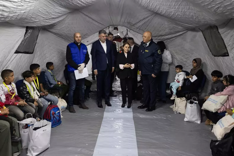 Spitalele din România vor trata copii răniți în războiul din Fâșia Gaza. Primii 8 au ajuns la București-0