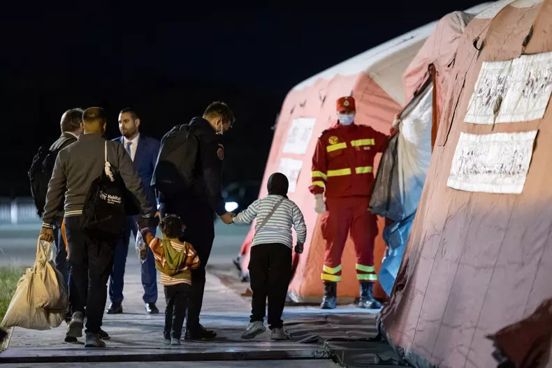 Spitalele din România vor trata copii răniți în războiul din Fâșia Gaza. Primii 8 au ajuns la București-3